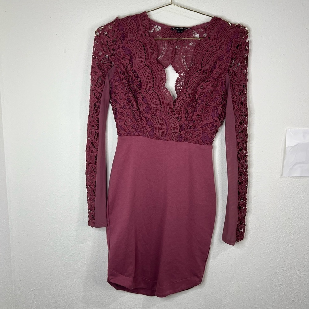 Chic Haute Monde Burgundy Crochet Lace Bodycon Dress Long Sleeve Size Small 33”